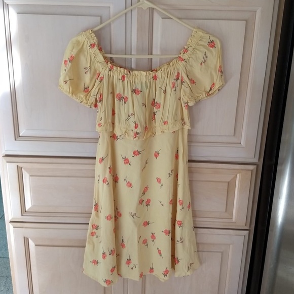 [LIKE 🆕] Flynn Skye: Yellow Floral Dress - Picture 2 of 3
